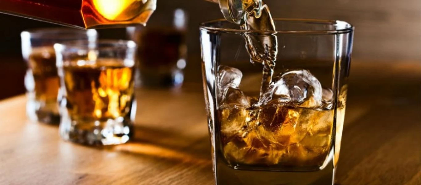 Μαθητής λιποθύμησε από... αλκοόλ σε λύκειο του Βόλου